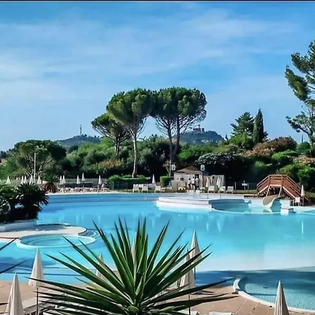 Rez De Jardin 4 A 5 Personnes Cap Esterel Apartment Saint-Raphael (Var)