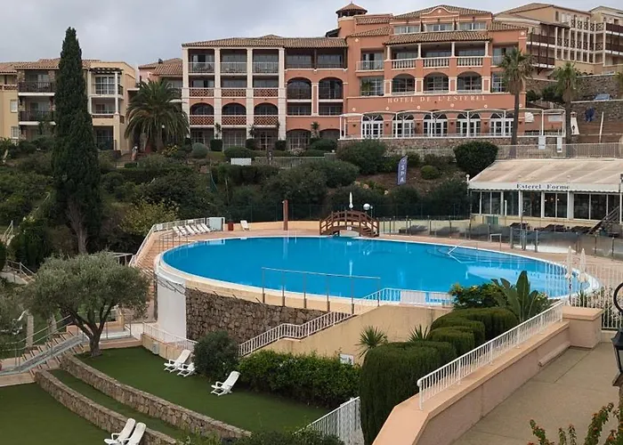 Rez De Jardin 4 Personnes Cap Esterel Apartmán *