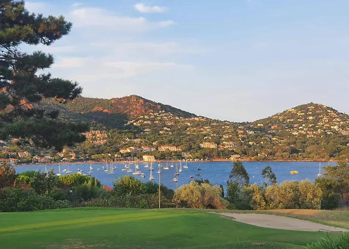 Rez De Jardin 4 Personnes Cap Esterel Apartmán